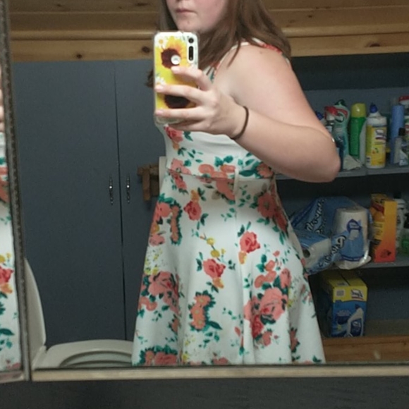 Floral dress - Picture 3 of 3